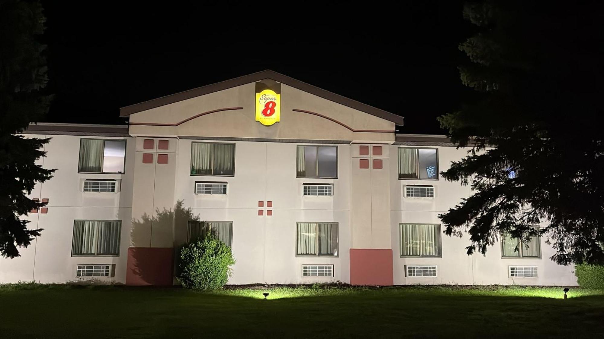 Super 8 By Wyndham Ithaca Hotel Exterior foto