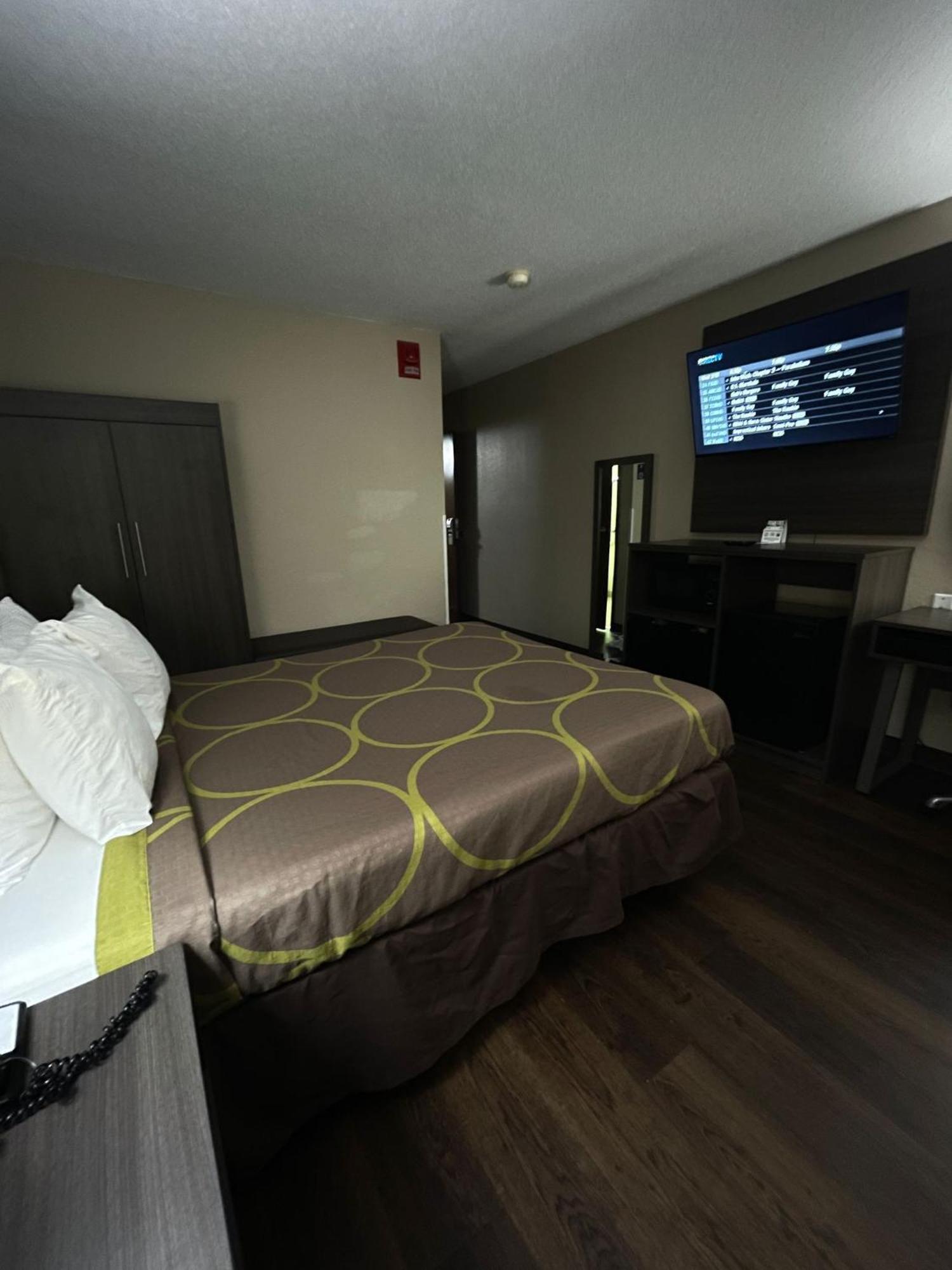 Super 8 By Wyndham Ithaca Hotel Exterior foto