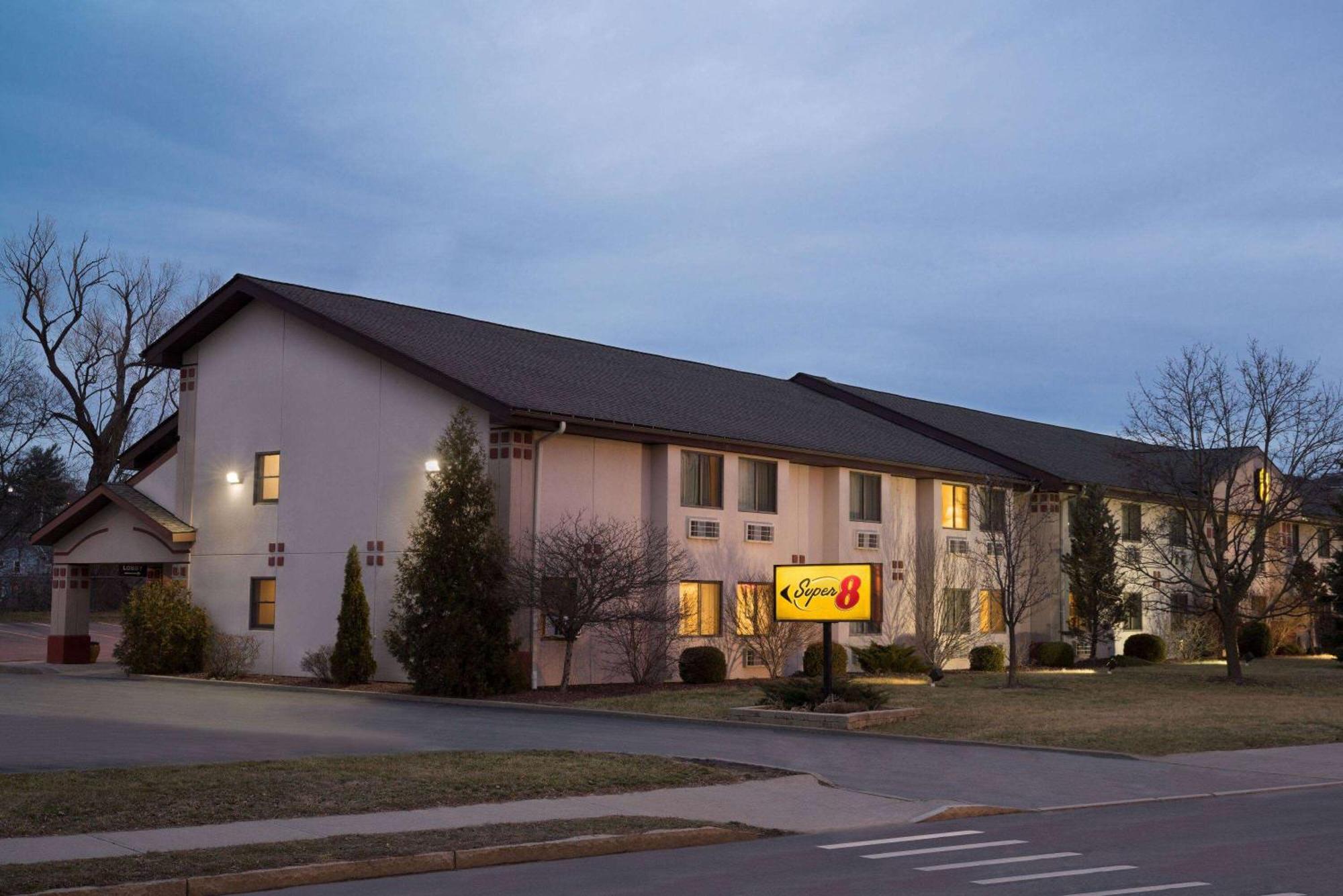 Super 8 By Wyndham Ithaca Hotel Exterior foto