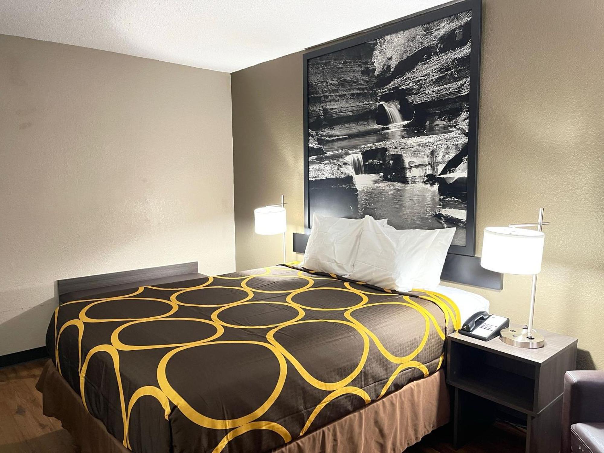 Super 8 By Wyndham Ithaca Hotel Exterior foto