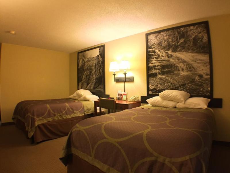 Super 8 By Wyndham Ithaca Hotel Exterior foto